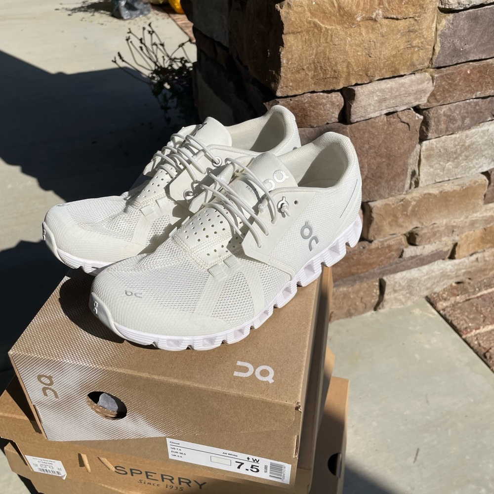 On Cloud white sneakers women’s  size 7.5